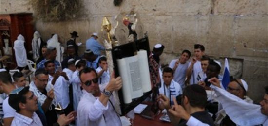 נעריםונערותמשעלביםחגגוברובתמצווהבכותל