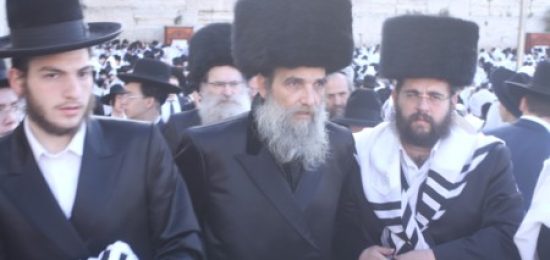 האדמו"ר מאשלג בכותל המערבי חול המועד פסח תשע"ח