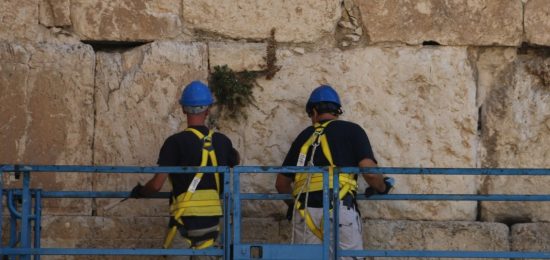 בדיקהשגרתיתשלתקינותאבניהכותלהמערבי לקראתחגיתשריה'תש"פ