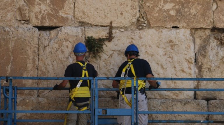 בדיקהשגרתיתשלתקינותאבניהכותלהמערבי לקראתחגיתשריה'תש"פ