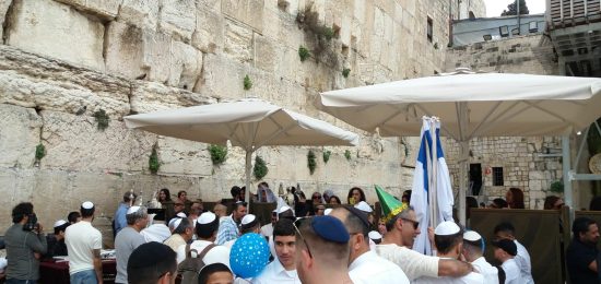 התפילה מול מקום קדש הקדשים במנהרות הכותל המערבי תוקדש לחולי קורונה בארץ ובעולם