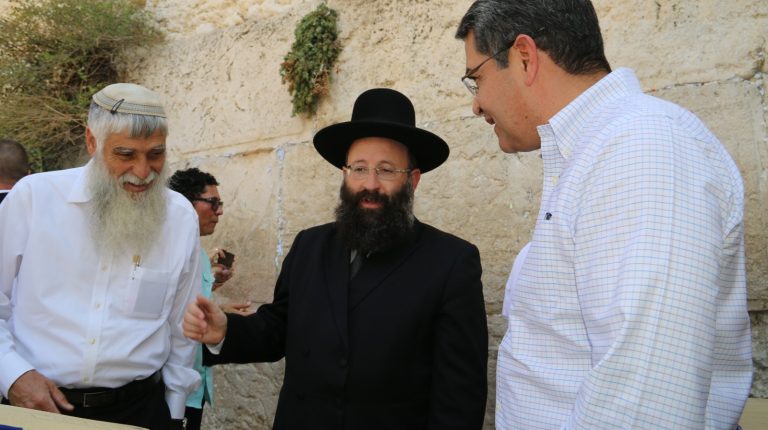 ביקורו של נשיא הונדורס בכותל המערבי