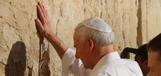 מושל ארקנסו בביקור בכותל המערבי
