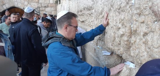 ראש הסוכנות להגנת הסביבה של ארצות הברית בביקור בכותל המערבי
