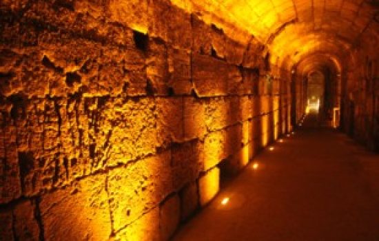 סיור חנוכיות ברובע היהודי ובמנהרות הכותל