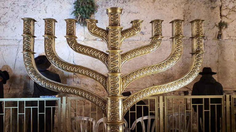 כחצי מיליון איש פקדו את הכותל המערבי בחג החנוכה