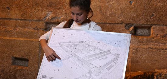 מדריכותצעירות,סיורבמנהרותהכותלובמרכזשרשרתהדורותבהנחייתכלתהבתמצווההקרןלמורשתהכותלהמערבימעניקההזדמנותמיוחדתונדירהלבנותהמצווהומזמינהאתכםלהדריךסיורמשפחתיבאחדמאתריהכותל מנהרותהכותלאומרכזשרשרתהדורות.כלביקורבאתריהכותלטומןבחובוחוויהמרגשתומחברתלהיסטוריהשלעםישראלולשרשרתהדורותשלהעםהיהודי.כאשרהסיורהואמשפחתיוהמדריךהינובןאובתהמצווה,החוויהמתעצמתלאיןערוך.הדרכתהסיורמציגהאתהבןאוהבתבמלואבגרותםוממחישהאתהאחריותהחדשהשהםמקבליםעלעצמםעםהכניסהלגילמצווה,כלזאתעלרקעהתחברותלשורשיהעםהיהודילדורותיו.ההדרכהבאתריהכותלמחייבתהכנהמראשוכוללתשלושהמפגשיםמקדימיםעםחונךבמהלכםילמדהחומרלסיורואופןההדרכה.מועדההרשמה: שבועותלפניהאירוע.עלות:עלותחונכותבלבד(לעלותזוישלהוסיףעלותכניסהלאתריםכמפורטלהלן):מנהרות₪שייגבובזמןהרישוםבאמצעותכרטיסאשראי(תאומיםאובןובתמצווהביחדבתוספתשל₪)שרשרת₪שייגבובזמןהרישוםבאמצעותכרטיסאשראי(תאומיםאובןובתמצווהביחדבתוספתשל₪)הפחתת/הוספתמפגשמראש:זיכוי/חיובשל₪.איהגעהלמפגש=עלותמלאה.הכניסהלאתריםתיגבהביוםהאירועלפיכמותהמשתתפיםולפימחירמלא(₪לילד/₪למבוגר)מתאיםלקבוצותשלעדאיש.(בקבוצותשמעלאישיחולקולקבוצות)תכנית'מדריכיםצעירים'מיועדתלבנותמצווהאךאינהמחייבתאתחגיגתהאירועבכותלהמערבי