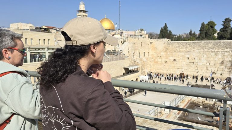 אמילי דמארי בברכת הגומל בכותל המערבי (2)