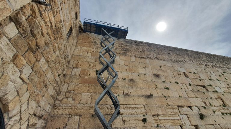 בדיקת אבני הכותל (5)