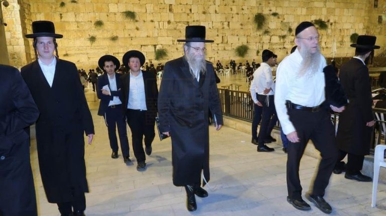 ברוך דיין האמת האדמור מקאסוב זצוקל (1)