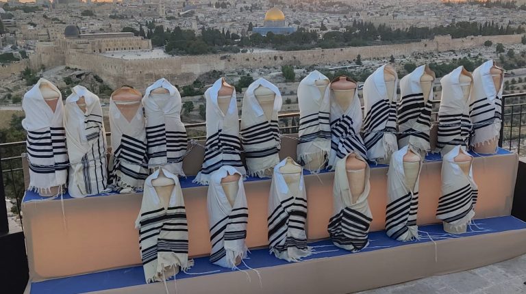 גניזת ספרי תורה 11