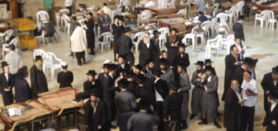 האדמו"ר מתולדות אברהם יצחק בכותל המערבי