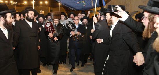 הכנסת ספרי תורה (2)