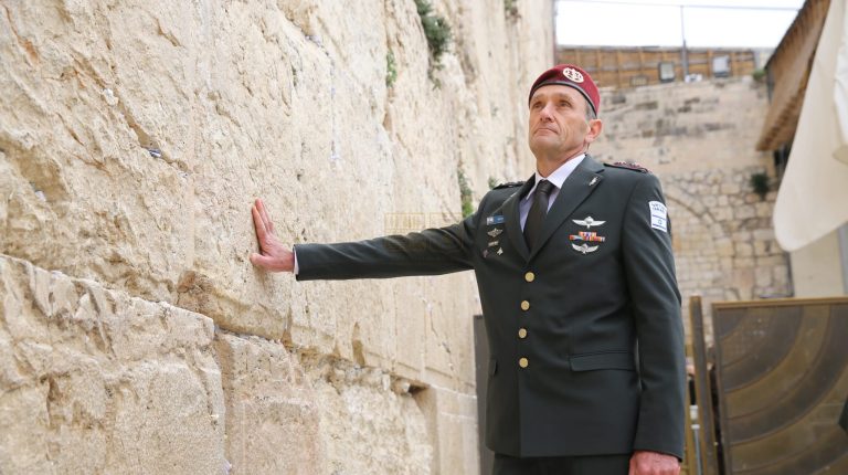 אביב כוכבי