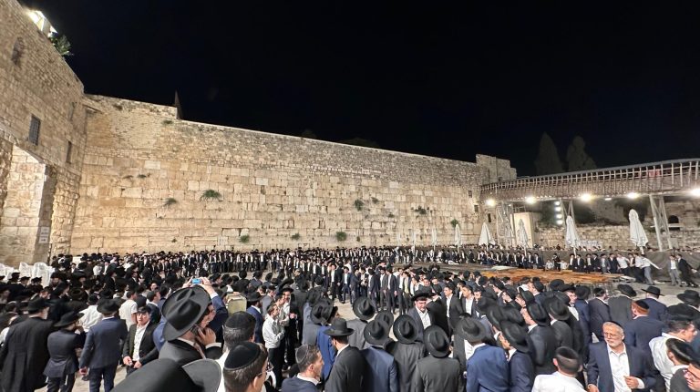 חג השבועות בכותל (1)