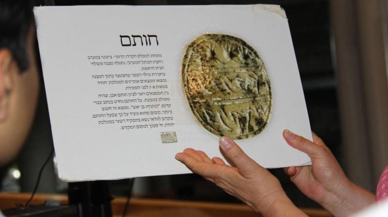 חותם (3)