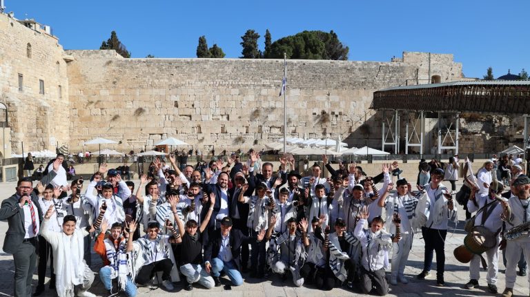 ילדי נפגעי פעולות איבה חגגו בר ובת מצווה מרגשת בכותל המערבי (2)