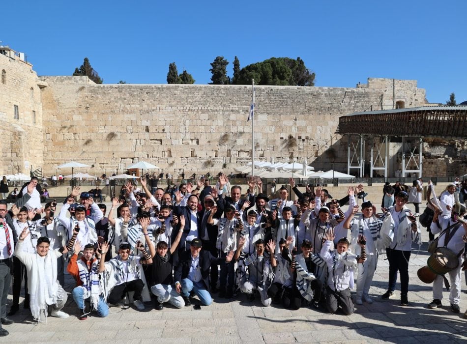 ילדי נפגעי פעולות איבה חגגו בר ובת מצווה מרגשת בכותל המערבי (2)
