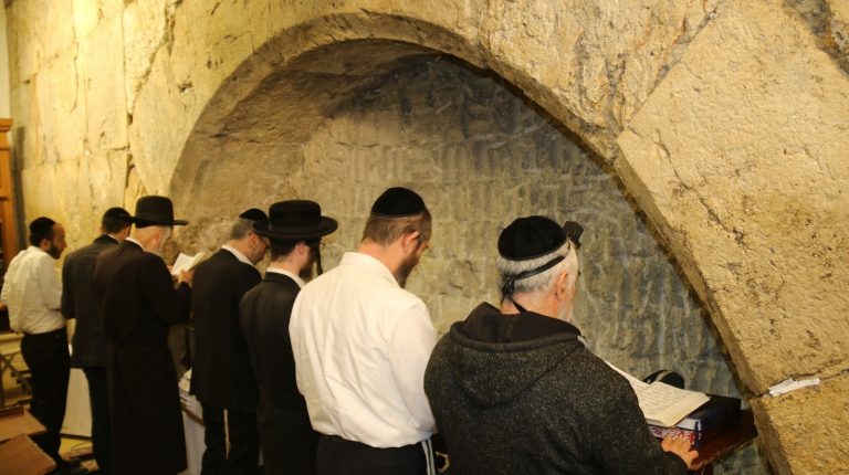 מניין תהלים בכותל