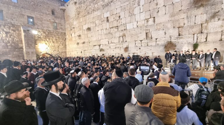 נר חמישי ברחבת הכותל (5)