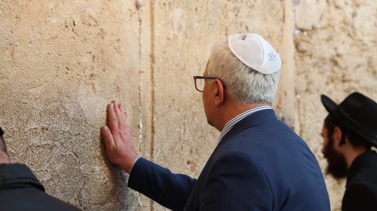 נשיא הפרלמנט של מונטנגרו בביקור בכותל המערבי (1)
