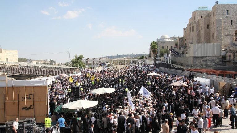 הכנסת ספר תורה מטעם אגון חב"ד לילדי ישראל