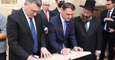 שר החוץ של צ'כיה (3)