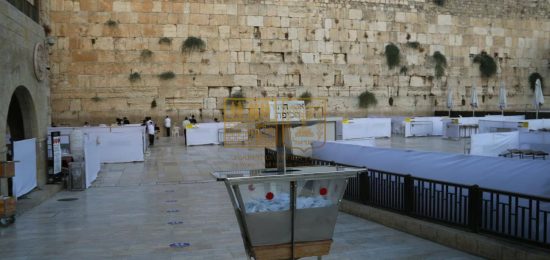 תפילות בכותל קוורנה 13.10 (3) (1) בכותל קוורנה