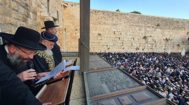 תפילת רבים להחזרת החטופים ולהצלחת עם ישראל במלחמה (33)
